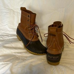 L.L BEAN BOOTS Classic boot style brown color, size 8